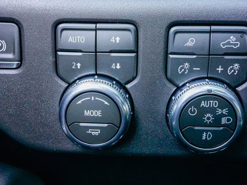 New 2026 GMC Sierra 1500 SLT w/ SLT Convenience Package AWD/4WD image 19