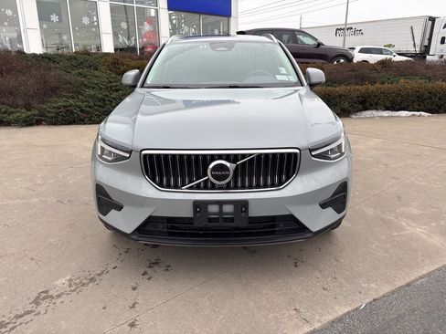 Certified 2025 Volvo XC40 B5 Core image 2