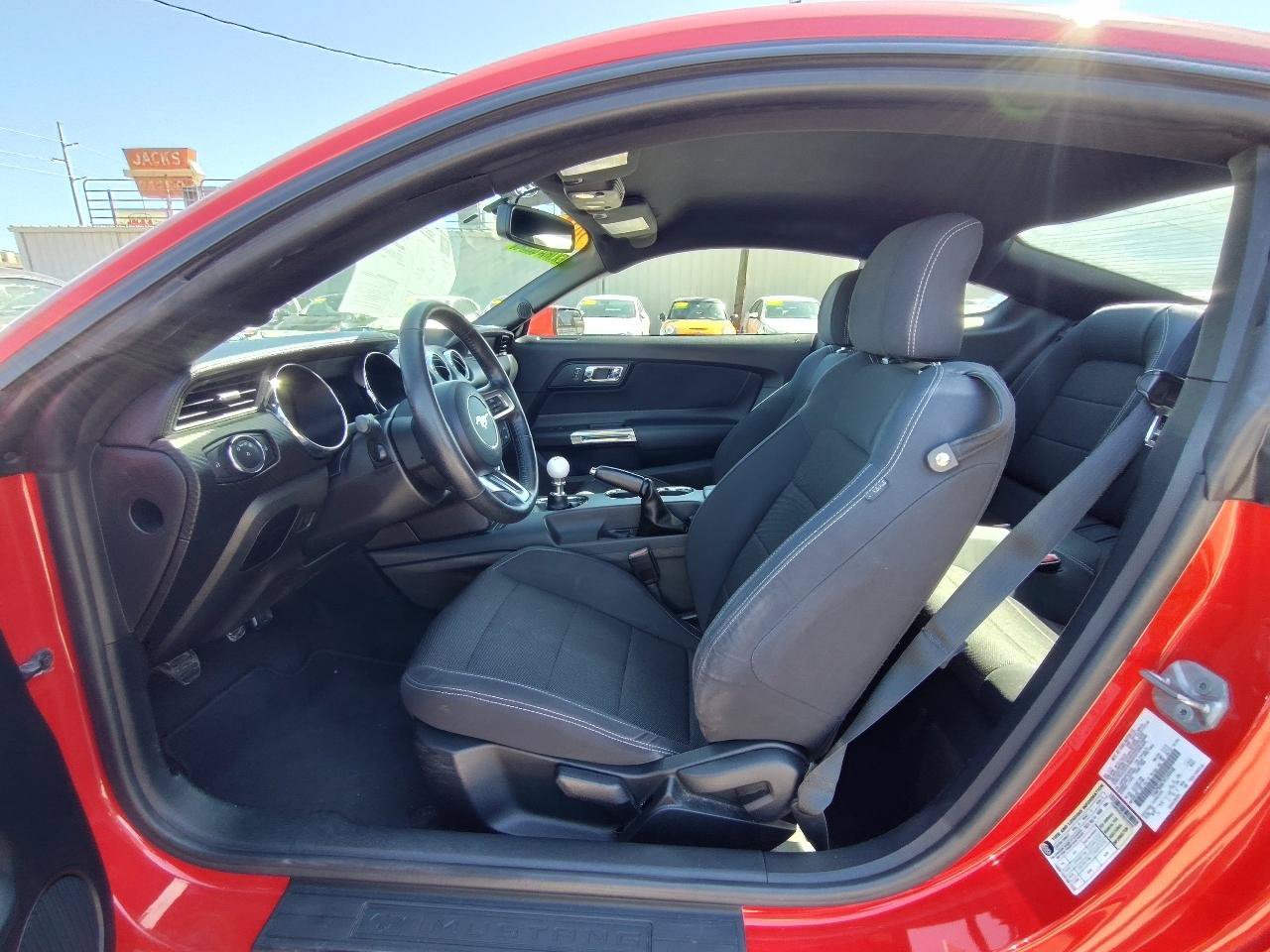 Used 2017 Ford Mustang Coupe RWD image 11