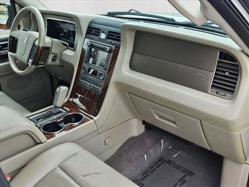 Used 2014 Lincoln Navigator 2WD image 23