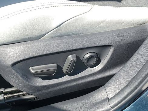 Used 2019 Toyota Corolla XSE image 15