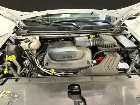 Certified 2025 Chrysler Pacifica Limited image 14