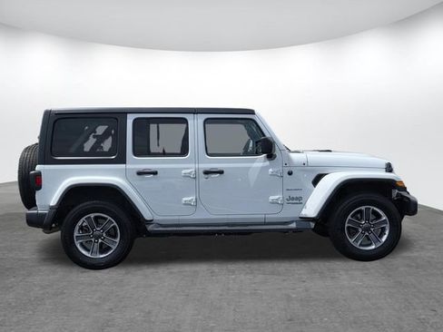 Used 2021 Jeep Wrangler Unlimited Sahara AWD/4WD image 3