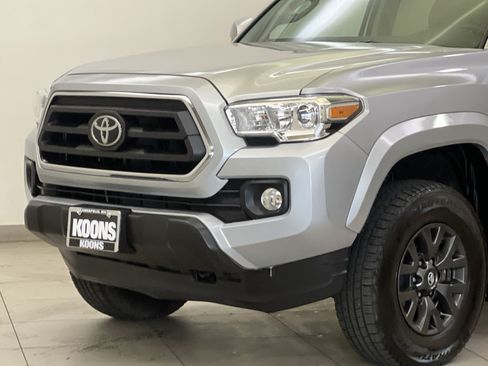 Used 2022 Toyota Tacoma SR5 AWD/4WD image 27
