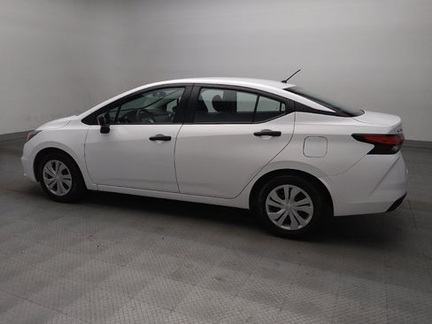 Used 2022 Nissan Versa S FWD image 3