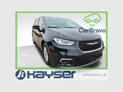 Used 2025 Chrysler Pacifica Select