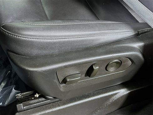 Used 2022 Chevrolet Suburban Z71 image 17