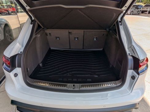 Certified 2025 Porsche Macan AWD/4WD image 23