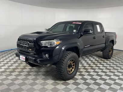 Used 2017 Toyota Tacoma TRD Sport w/ Tow Package (A/T)