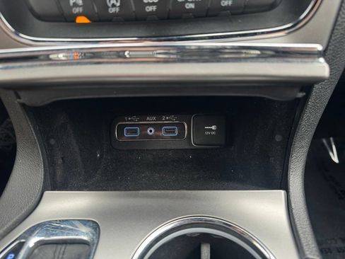 Used 2018 Jeep Grand Cherokee Altitude AWD/4WD image 19