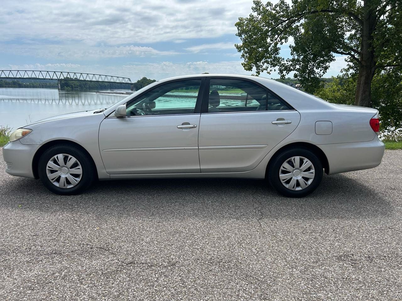 Used 2006 Toyota Camry FWD image 2