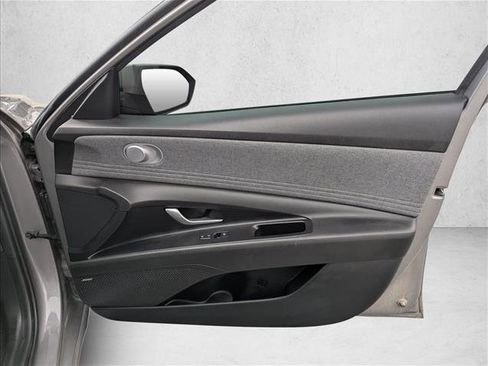 Used 2023 Hyundai Elantra Limited w/ Winter Weather Package image 26