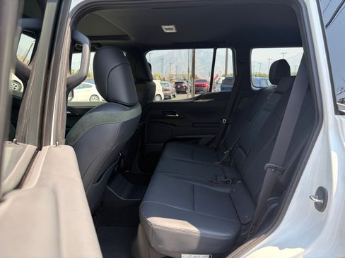 Used 2025 Lexus GX 550 w/ Accessory Package (CT) AWD/4WD image 25
