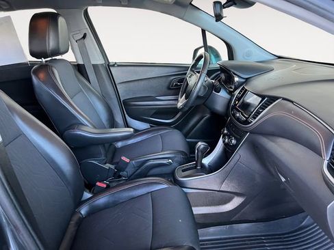 Used 2021 Chevrolet Trax LT w/ Driver Confidence Package image 13