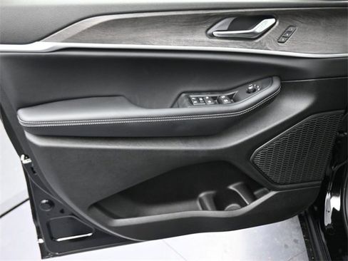 New 2025 Jeep Grand Cherokee L Limited w/ Trailer Tow Package image 40