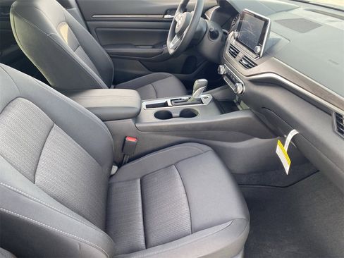 New 2025 Nissan Altima 2.5 SV image 12
