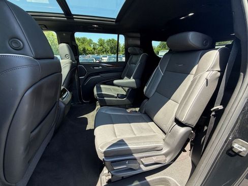 Used 2024 Cadillac Escalade ESV Premium Luxury AWD/4WD image 32