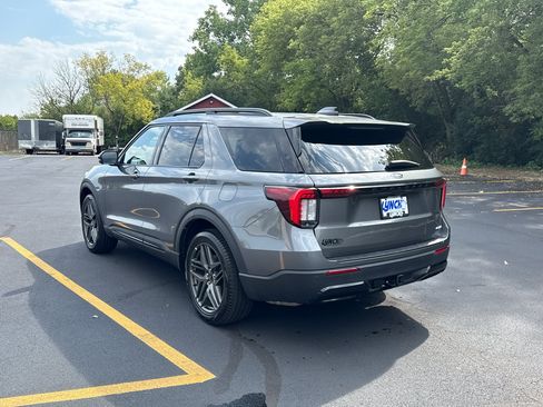 Used 2025 Ford Explorer ST-Line w/ ST-Line Street Pack AWD/4WD image 8