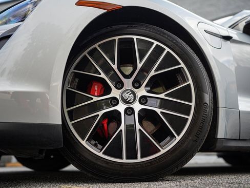 Used 2021 Porsche Taycan 4S w/ Premium Package image 19