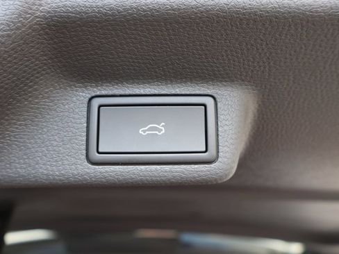 Used 2025 Volkswagen ID. Buzz Pro S Plus image 34