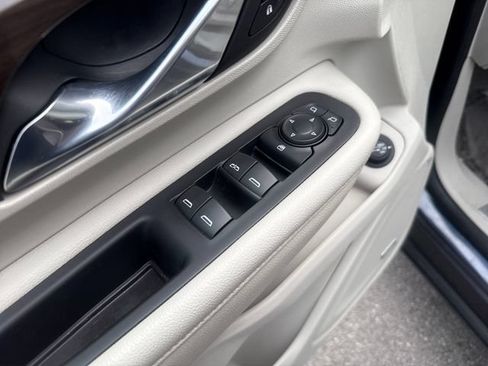 Used 2019 GMC Terrain Denali w/ Driver Alert Package II AWD/4WD image 10