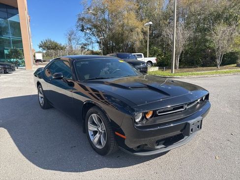 Used 2019 Dodge Challenger SXT image 8