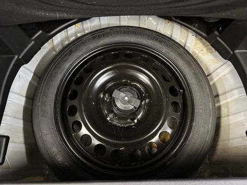 Used 2023 GMC Terrain SLE w/ Driver Convenience Package image 24