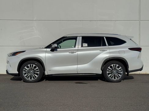 New 2026 Toyota Highlander Platinum AWD/4WD image 4