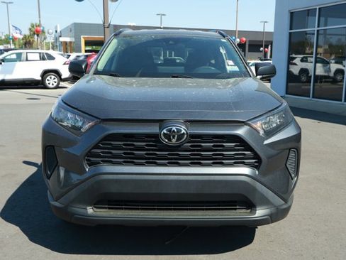 Used 2021 Toyota RAV4 LE image 2