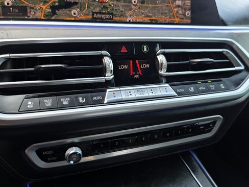 Used 2020 BMW X7 M50i w/ Dynamic Handling Package AWD/4WD image 39