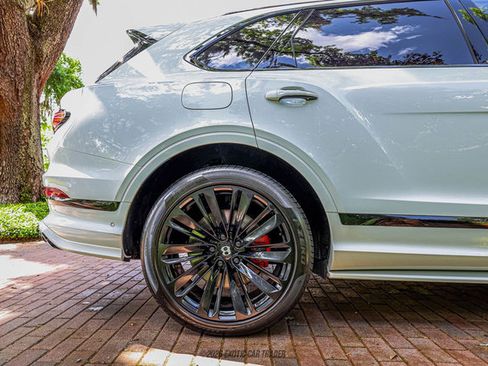 Used 2023 Bentley Bentayga Speed AWD/4WD image 10