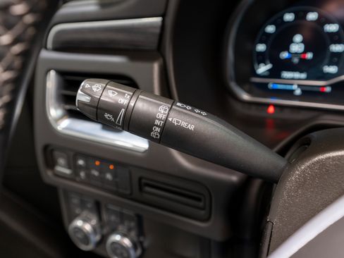 Used 2023 GMC Yukon SLT image 28