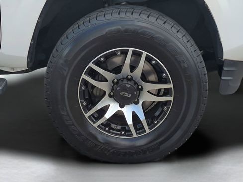 Certified 2016 Toyota Tacoma SR5 w/ Towing Package image 11