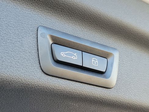 Certified 2025 BMW X1 xDrive28i w/ Premium Package image 9