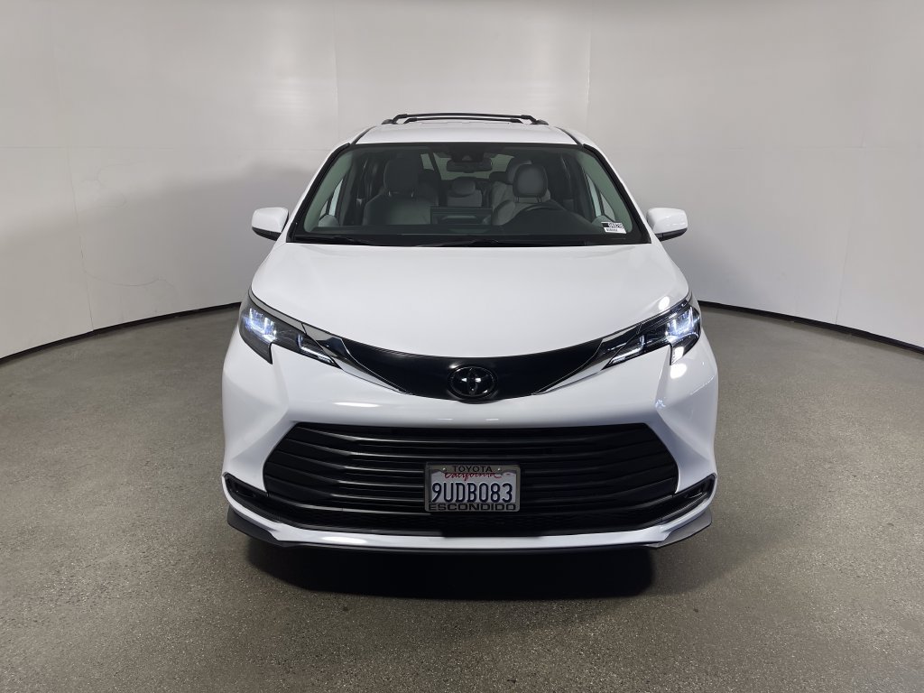 Certified 2026 Toyota Sienna LE FWD image 8