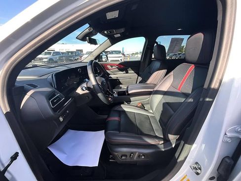 Used 2024 Chevrolet Traverse RS w/ LPO, Floor Liner Package AWD/4WD image 16