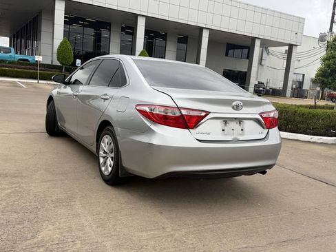 Used 2016 Toyota Camry LE image 7