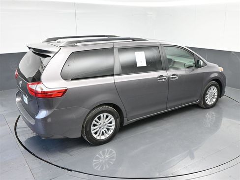 Used 2016 Toyota Sienna XLE image 26