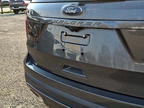 Used 2017 Ford Explorer XLT w/ Equipment Group 202A image 16