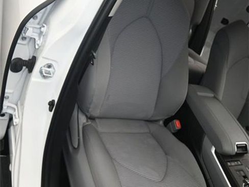 Used 2022 Toyota Highlander LE image 18