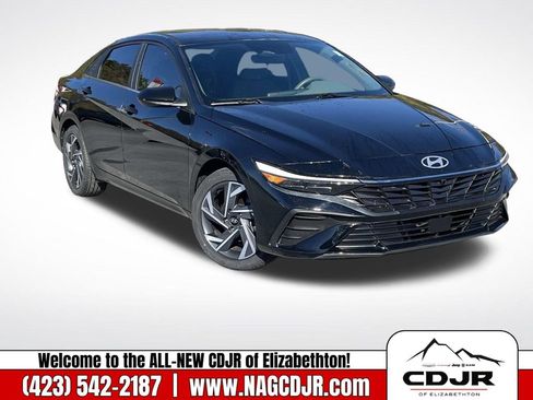Used 2024 Hyundai Elantra SEL w/ Convenience Package image 1