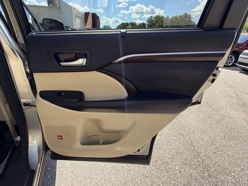 Used 2016 Toyota Highlander Limited Platinum AWD/4WD image 33