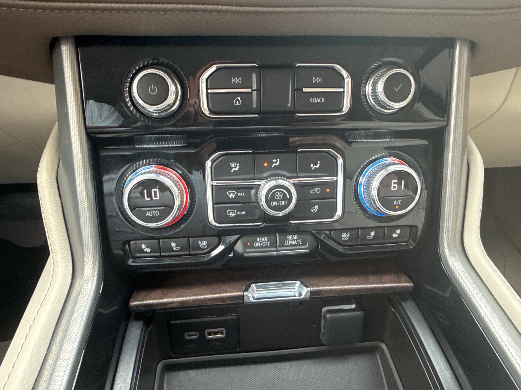 Used 2023 GMC Yukon Denali w/ Advanced Technology Package AWD/4WD image 18