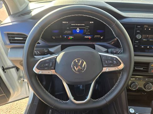 Used 2023 Volkswagen Taos SE w/ Panoramic Sunroof Package image 43