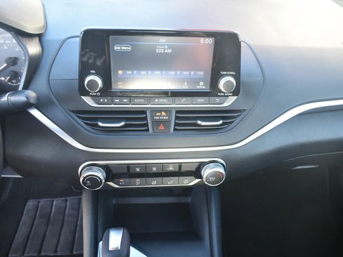 Used 2022 Nissan Altima 2.5 S FWD image 14
