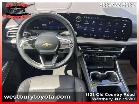 Used 2025 Chevrolet Traverse LT w/ Driver Confidence Package FWD image 14