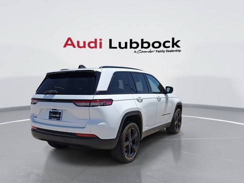 Used 2023 Jeep Grand Cherokee Altitude AWD/4WD image 8