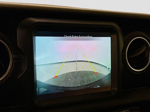 Used 2021 Jeep Wrangler Sahara image 23