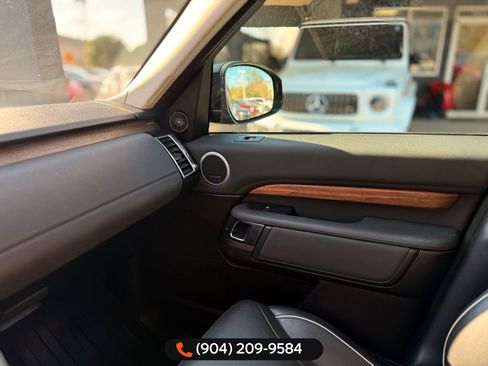 Used 2017 Land Rover Discovery HSE image 14