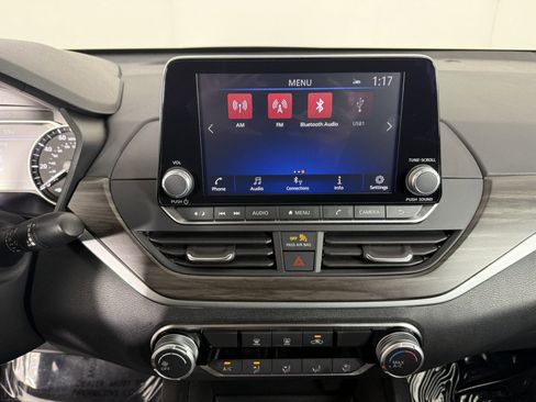 Used 2025 Nissan Altima 2.5 SV FWD image 19